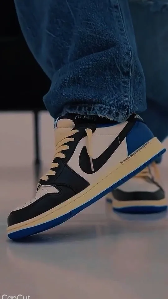 Jordan 1 Low Travis Scott